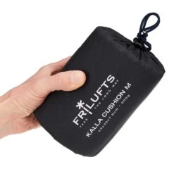 FRILUFTS KALLA CUSHION - Sitzkissen 12 FRILUFTS KALLA CUSHION - Sitzkissen -Globetrotter Geschäfte 5638017173 e kalla cushion frilufts 24